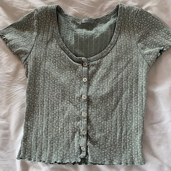 Light seafoam crop top with flowers from PacSun! - Picture 1 of 3